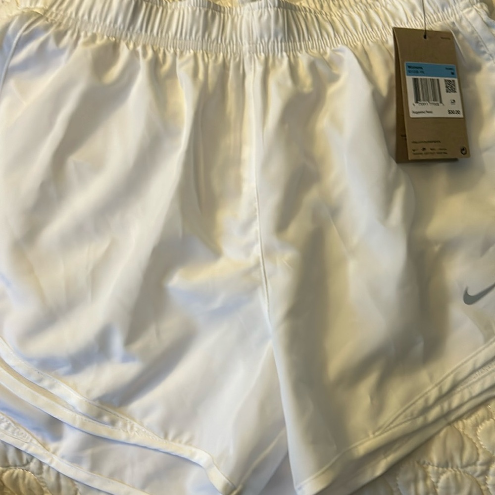 Shorts- Nike
